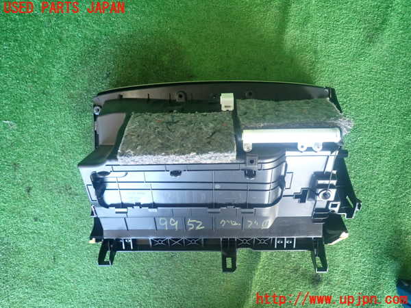 2UPJ-99527516]スカイライン(YV37) V37系 グローブボックス1 中古 の