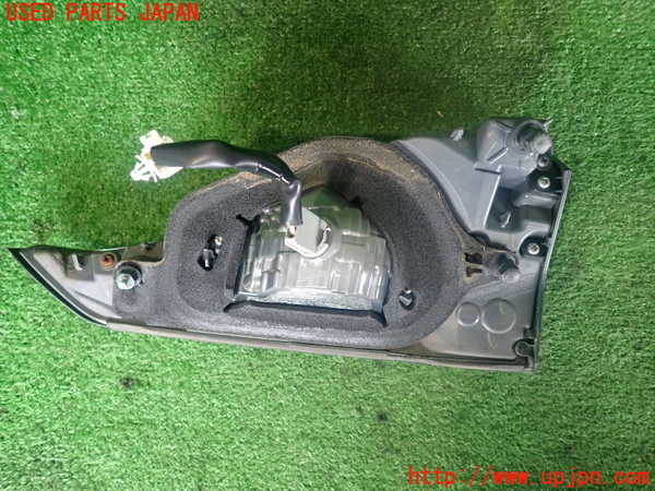 2UPJ-10101552]レクサス・CT200h(ZWA10)左リアフィニッシャー 中古_m0002.jpg
