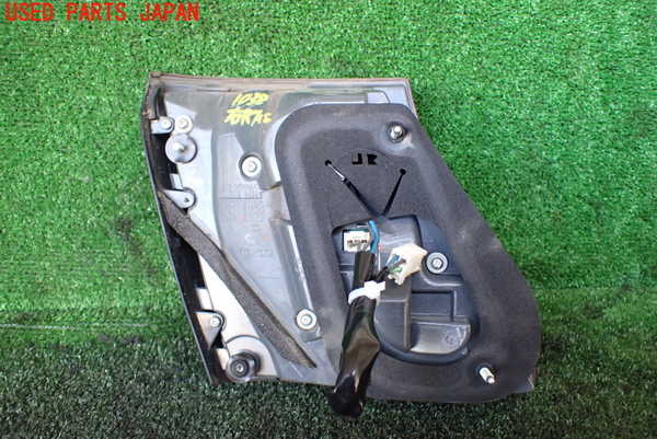 1UPJ-10381550]レクサス・LS600hL(UVF46)右リアフィニッシャー 中古_m0003.jpg