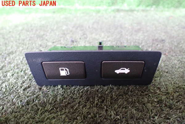 1UPJ-10386310]レクサス・LS600hL(UVF46)スイッチ5 (フューエルオープナー トランクオープナー) 中古_m0001.jpg