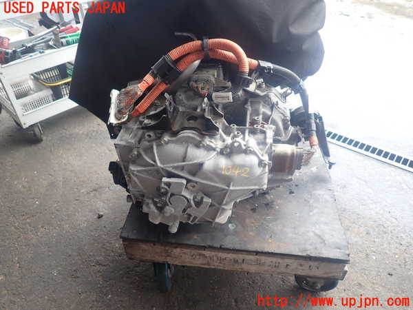 2UPJ-10423010]レクサス・CT200h(ZWA10)ミッション AT 2ZR-FXE 中古_m0001.jpg