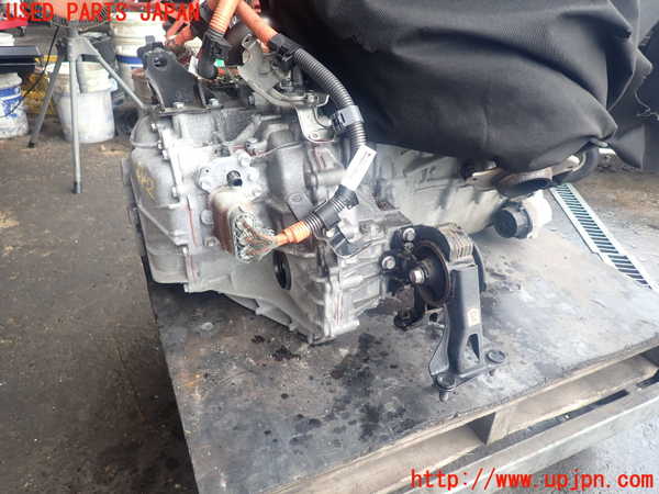 2UPJ-10423010]レクサス・CT200h(ZWA10)ミッション AT 2ZR-FXE 中古_m0002.jpg
