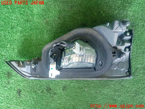 2UPJ-10551552]レクサス・CT200h(ZWA10)左リアフィニッシャー 中古_m0003.jpg