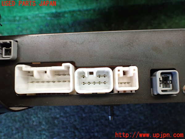 1UPJ-10766589]ランクル100系(UZJ100W)カーナビゲーション 中古_m0004.jpg