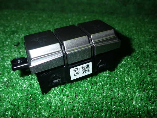 5UPJ-10776306]BRZ(86)(ZD8)スイッチ1 (TRC OFF) 中古 の商品画像｜自動車純正中古パーツ専門店ユーズドパーツジャパン