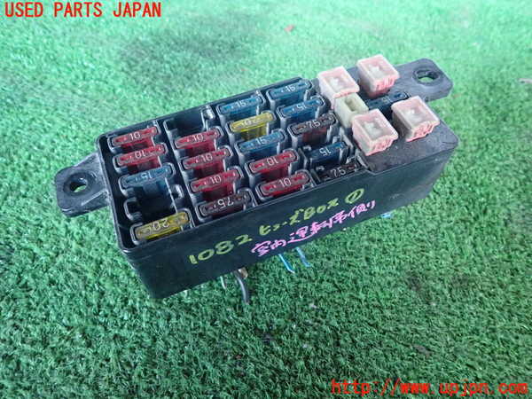 5UPJ-10826741]ランクルプラド(KZJ78W)70系 ヒューズボックス1 (室内 運転席側)中古_m0001.jpg