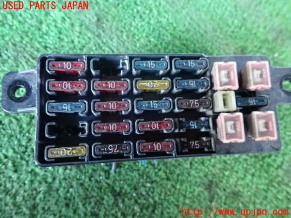 5UPJ-10826741]ランクルプラド(KZJ78W)70系 ヒューズボックス1 (室内 運転席側)中古_m0002.jpg