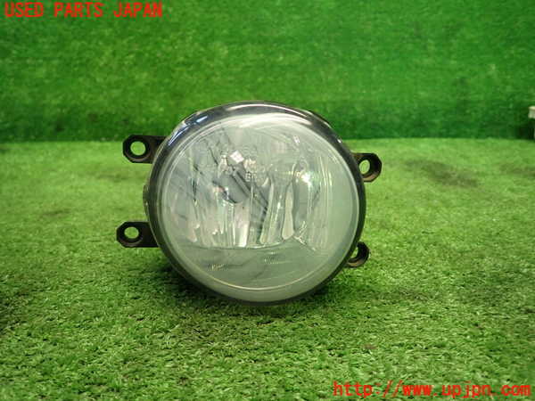 1UPJ-11051180]レクサス・CT200h(ZWA10)右フォグ 中古_m0001.jpg