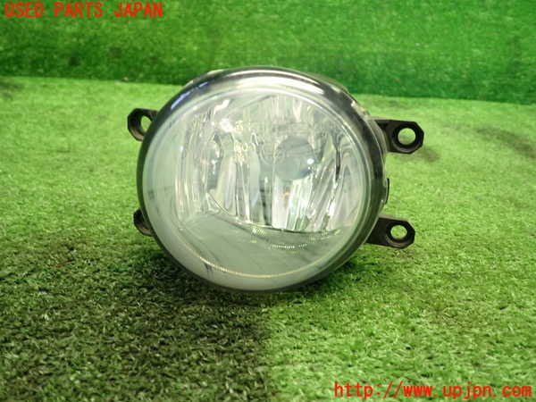 1UPJ-11051182]レクサス・CT200h(ZWA10)左フォグ 中古_m0001.jpg
