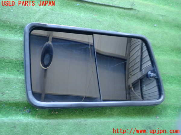 2UPJ-11271380]ランクル80系(FZJ80G)右クォーターガラス 中古_m0003.jpg
