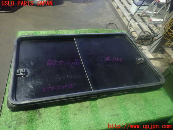 2UPJ-13211380]ランクルプラド(LJ71G)右クォーターガラス ジャンク品_m0002.jpg