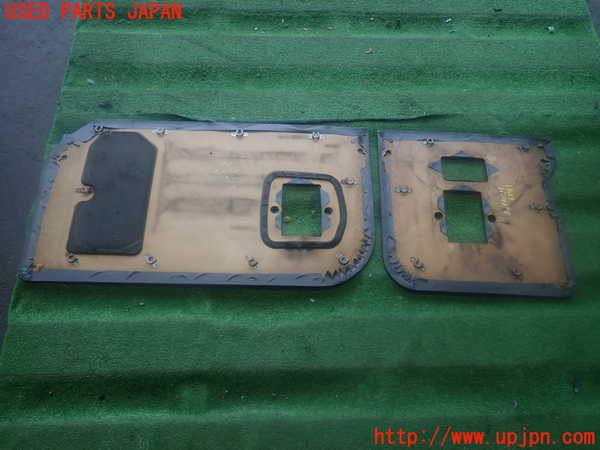 2UPJ-13211578]ランクルプラド(LJ71G)バックドア内張り 中古_m0004.jpg