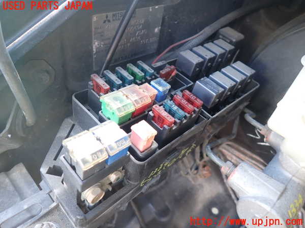5UPJ-13346741]デリカ スペースギア(PF8W)ヒューズボックス1 中古_m0002.jpg