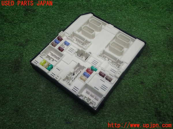 5UPJ-13366742]ルノー・カングー(KWH5F1)ヒューズボックス2 中古_m0002.jpg