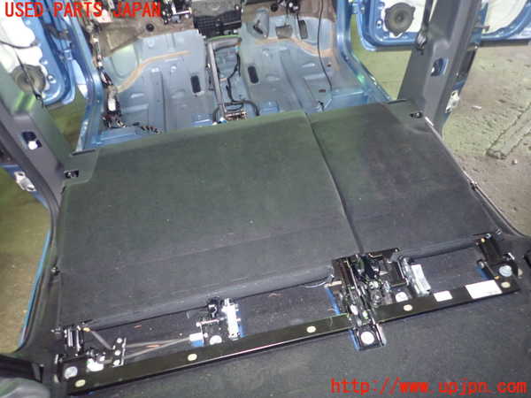 5UPJ-13367385]ルノー・カングー(KWH5F1)リアシート 中古_m0002.jpg