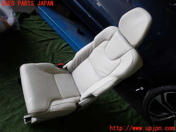 5UPJ-14287175]ボルボ・XC90(LB420XCP2A)左2列目シート 中古_m0001.jpg