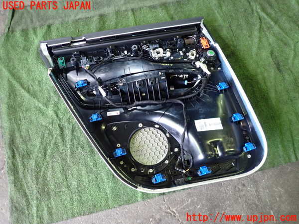 5UPJ-14281294]ボルボ・XC90(LB420XCP2A)右後ドア内張り 中古_m0004.jpg