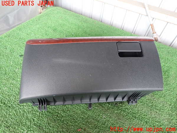 5UPJ-14647516]ハイエースバン200系(KDH206V)グローブボックス1 中古_m0001.jpg