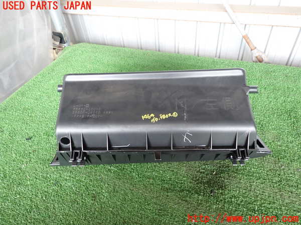 5UPJ-14647516]ハイエースバン200系(KDH206V)グローブボックス1 中古_m0005.jpg