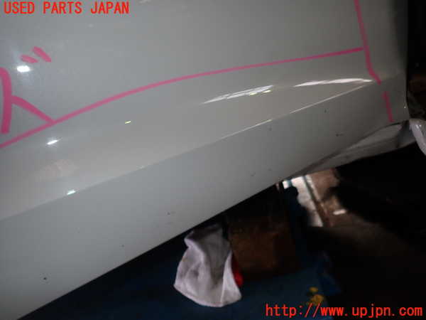 5UPJ-14691230]アウディ・A1 スポーツバック(GBDKL)右前ドア FUYAO M61385 中古_m0003.jpg