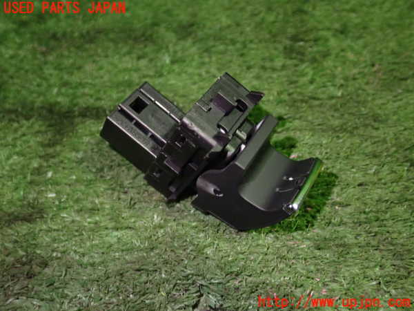 5UPJ-14696245]アウディ・A1 スポーツバック(GBDKL)左前パワーウィンドウスイッチ 中古_m0002.jpg