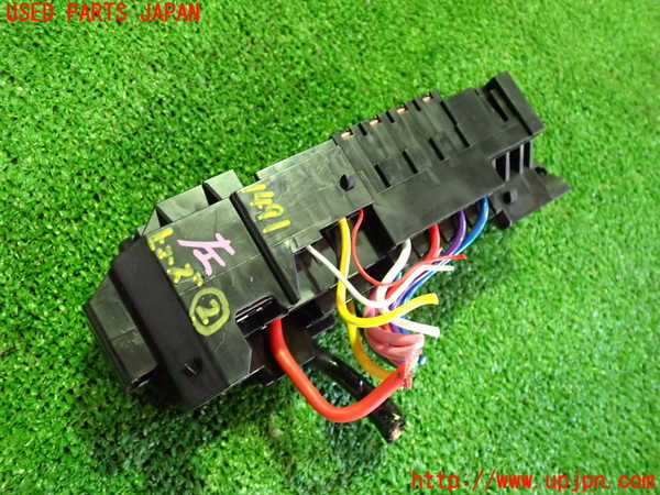 5UPJ-14916742]ヴェゼル(RV3)ヒューズボックス2(室内助手席側) 中古_m0002.jpg