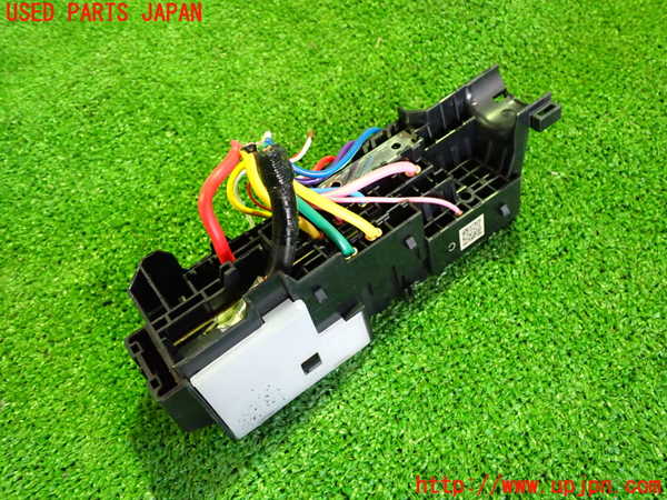 5UPJ-14916742]ヴェゼル(RV3)ヒューズボックス2(室内助手席側) 中古_m0003.jpg