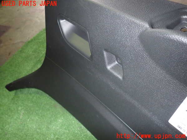 5UPJ-15161578]BMW M135i F20 (1B30)バックドア内張り 中古_m0002.jpg