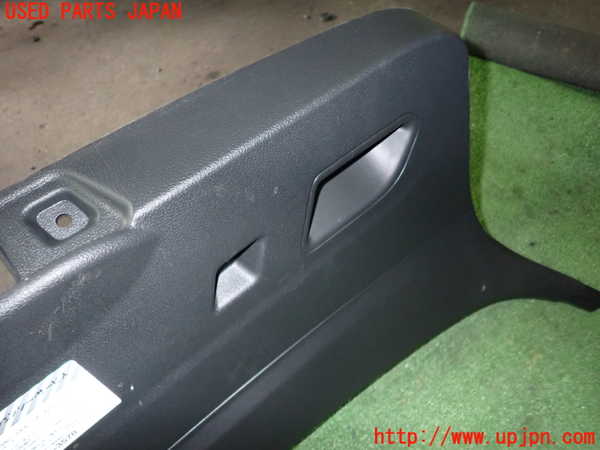 5UPJ-15161578]BMW M135i F20 (1B30)バックドア内張り 中古_m0003.jpg