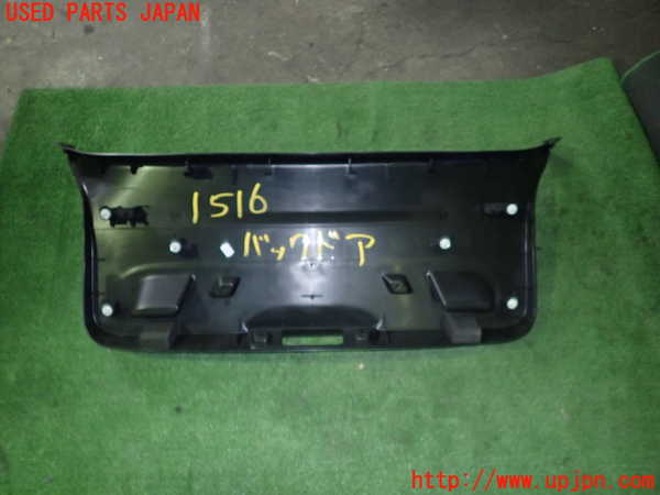 5UPJ-15161578]BMW M135i F20 (1B30)バックドア内張り 中古_m0004.jpg