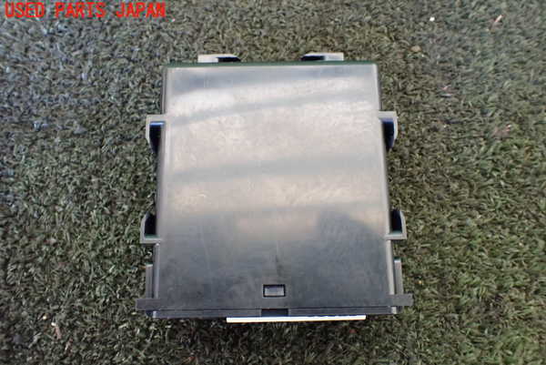 5UPJ-15216148]ノアハイブリッド(ヴォクシーハイブリッド)(ZWR95W)コンピューター3 (ワイパーリレー) 中古_m0003.jpg