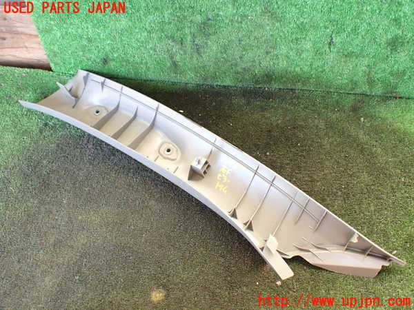 5UPJ-15427655]ハイラックスサーフ(TRN215W)右フロントピラートリム 中古_m0003.jpg