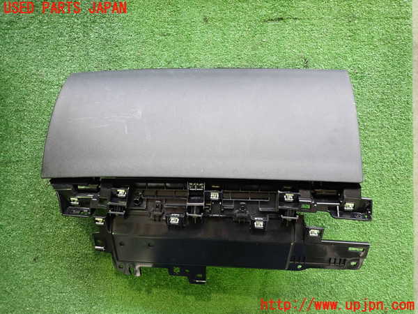 5UPJ-15497516]テスラ・モデル 3(3L23P)グローブボックス1 中古_m0001.jpg