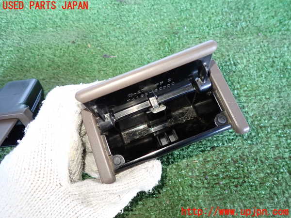 5UPJ-15537822]ランクル80系(FZJ80G)灰皿2 中古_m0003.jpg