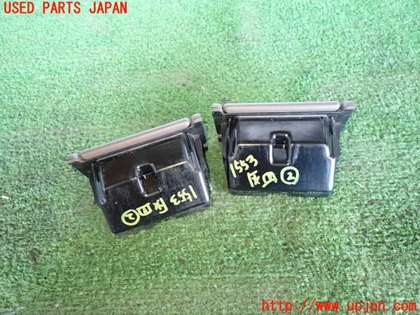 5UPJ-15537822]ランクル80系(FZJ80G)灰皿2 中古_m0004.jpg