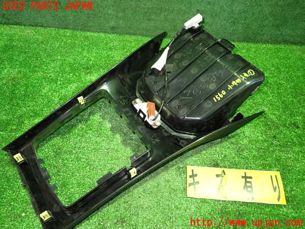 5UPJ-15607841]インプレッサ WRX-STi C型(GVB)小物入れ1 中古_m0003.jpg