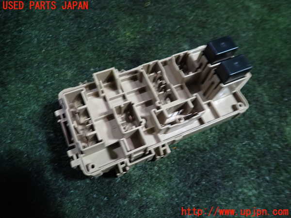 5UPJ-15616741]レガシィ B4 S401 STi(BES)ヒューズボックス1 中古_m0002.jpg