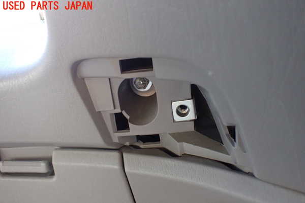 5UPJ-15657675]ハイラックスサーフ(TRN210W)右リアピラートリム 中古_m0003.jpg