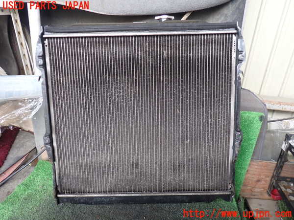 5UPJ-15662321]ハイラックスサーフ(RZN185W)ラジエーター1 中古_m0002.jpg