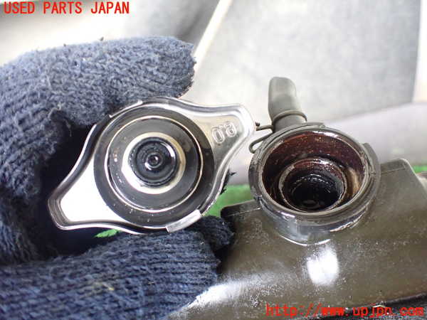 5UPJ-15662321]ハイラックスサーフ(RZN185W)ラジエーター1 中古_m0003.jpg