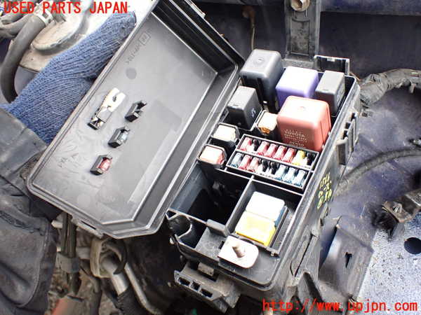 5UPJ-15666742]ハイラックスサーフ(RZN185W)ヒューズボックス2 中古_m0002.jpg