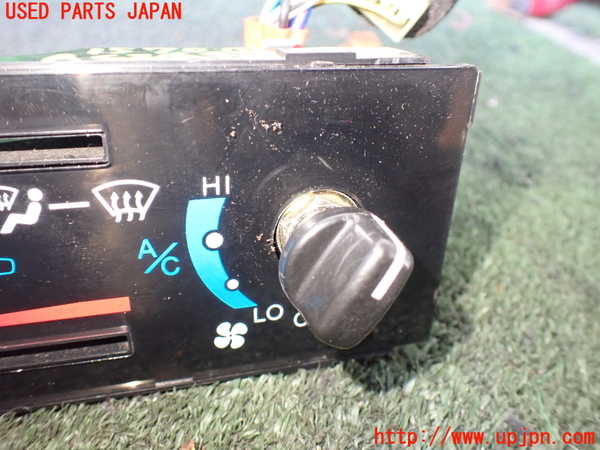 5UPJ-15706066]ランクルプラド(KZJ78W)エアコンスイッチ1 中古_m0002.jpg
