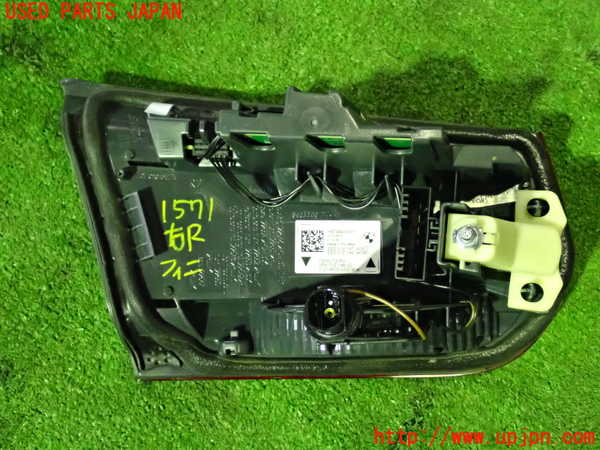 1UPJ-15711550]BMW 320i ツーリング F31(8A20)右リアフィニッシャー ジャンク部品取り_m0004.jpg