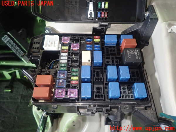5UPJ-15736741]エスクード(YEA1S)ヒューズボックス1 中古_m0002.jpg