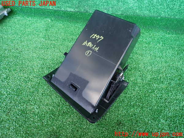 2UPJ-15777841]BMW 528i(XG28)(F10)小物入れ1 中古_m0002.jpg