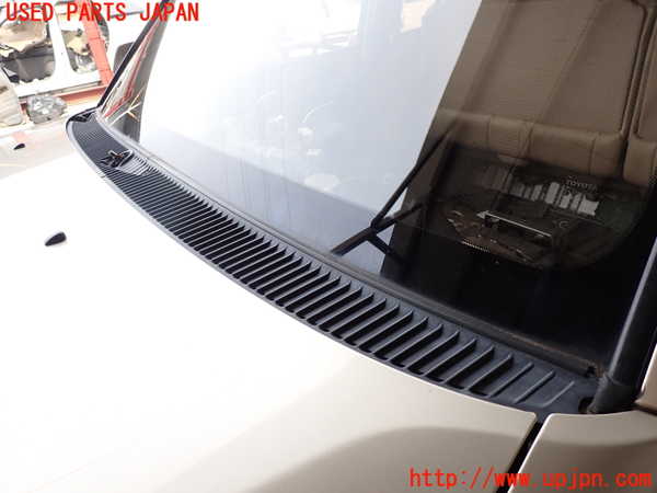 5UPJ-15821190]ランクルシグナス(UZJ100W)カウルトップ 中古_m0001.jpg