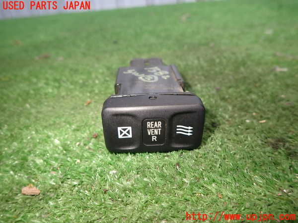 5UPJ-15826307]ランクルシグナス(UZJ100W)スイッチ2 (リアベント右) 中古_m0001.jpg