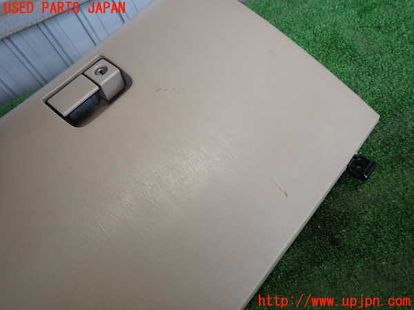 5UPJ-15827516]ランクルシグナス(UZJ100W)グローブボックス1 中古_m0002.jpg