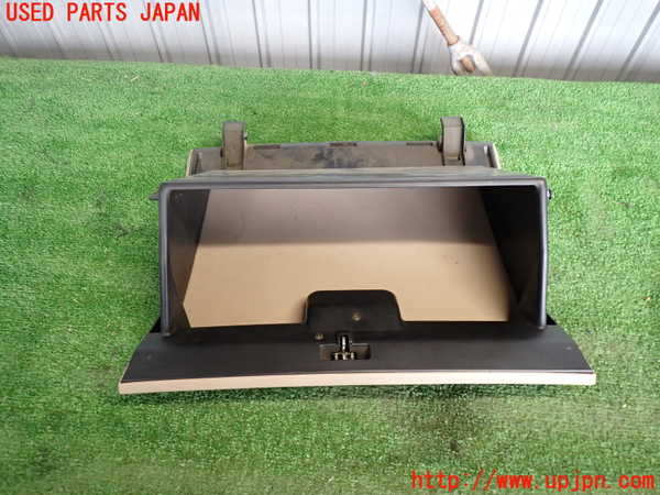 5UPJ-15827516]ランクルシグナス(UZJ100W)グローブボックス1 中古_m0003.jpg