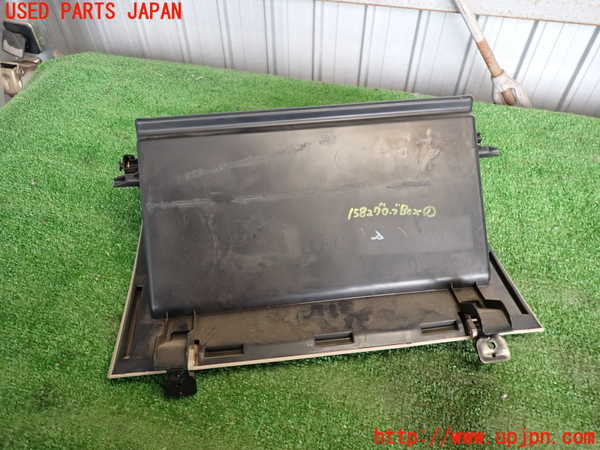 5UPJ-15827516]ランクルシグナス(UZJ100W)グローブボックス1 中古_m0004.jpg
